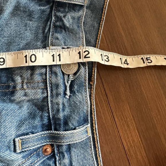 Levi’s distressed denim shorts high rise button fly size W33 - Picture 7 of 9
